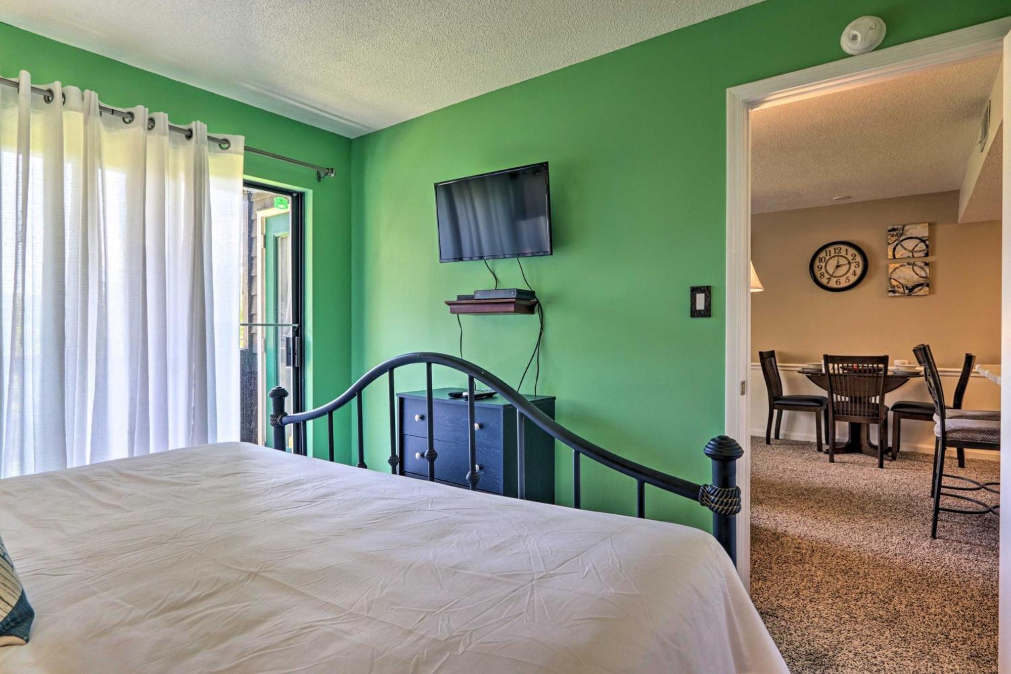With Pool And Grill Access About 4 Mi To Gatlinburg! Gatlinburg