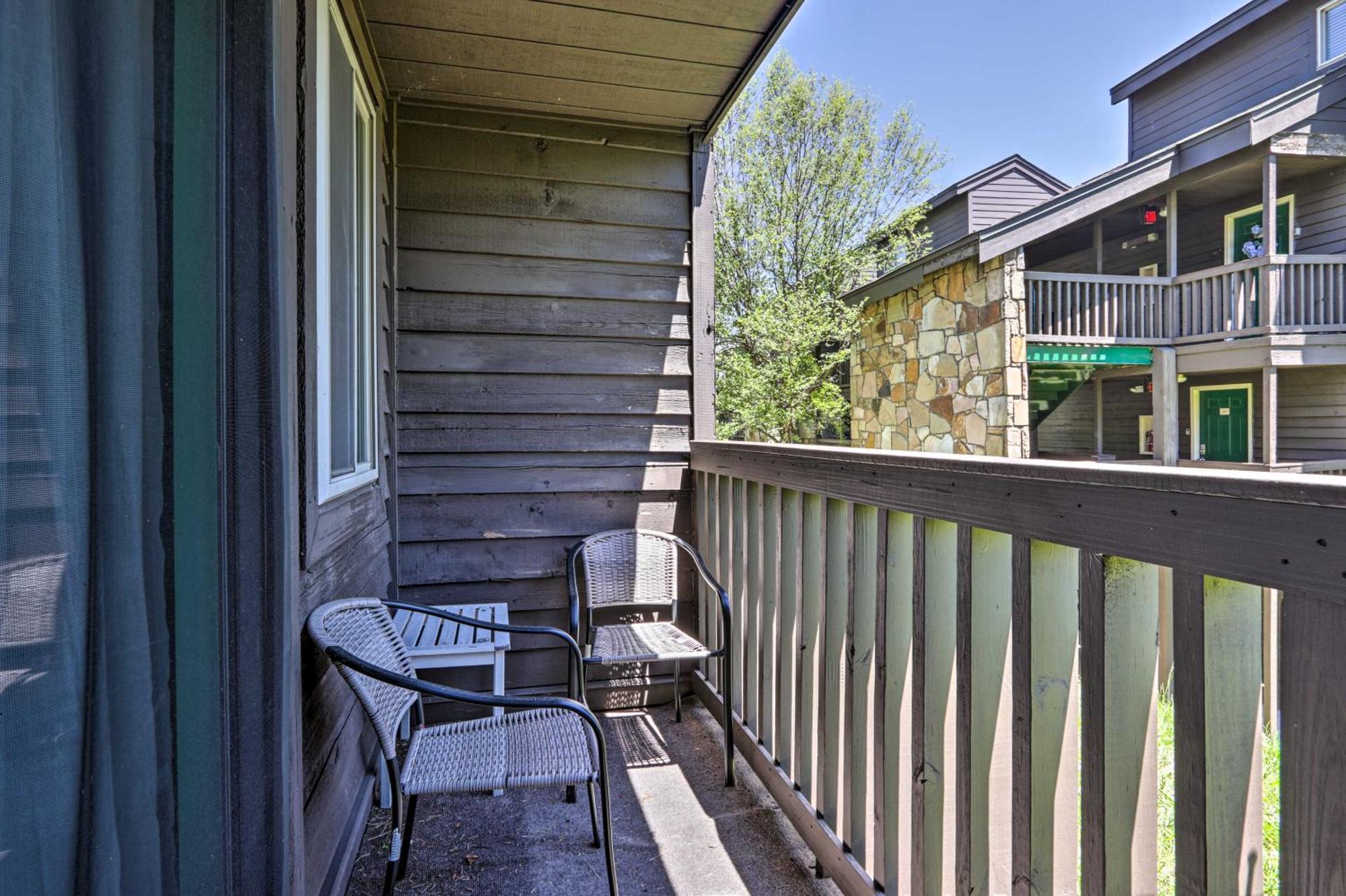Apartment With Pool And Grill Access About 4 Mi To Gatlinburg! Gatlinburg