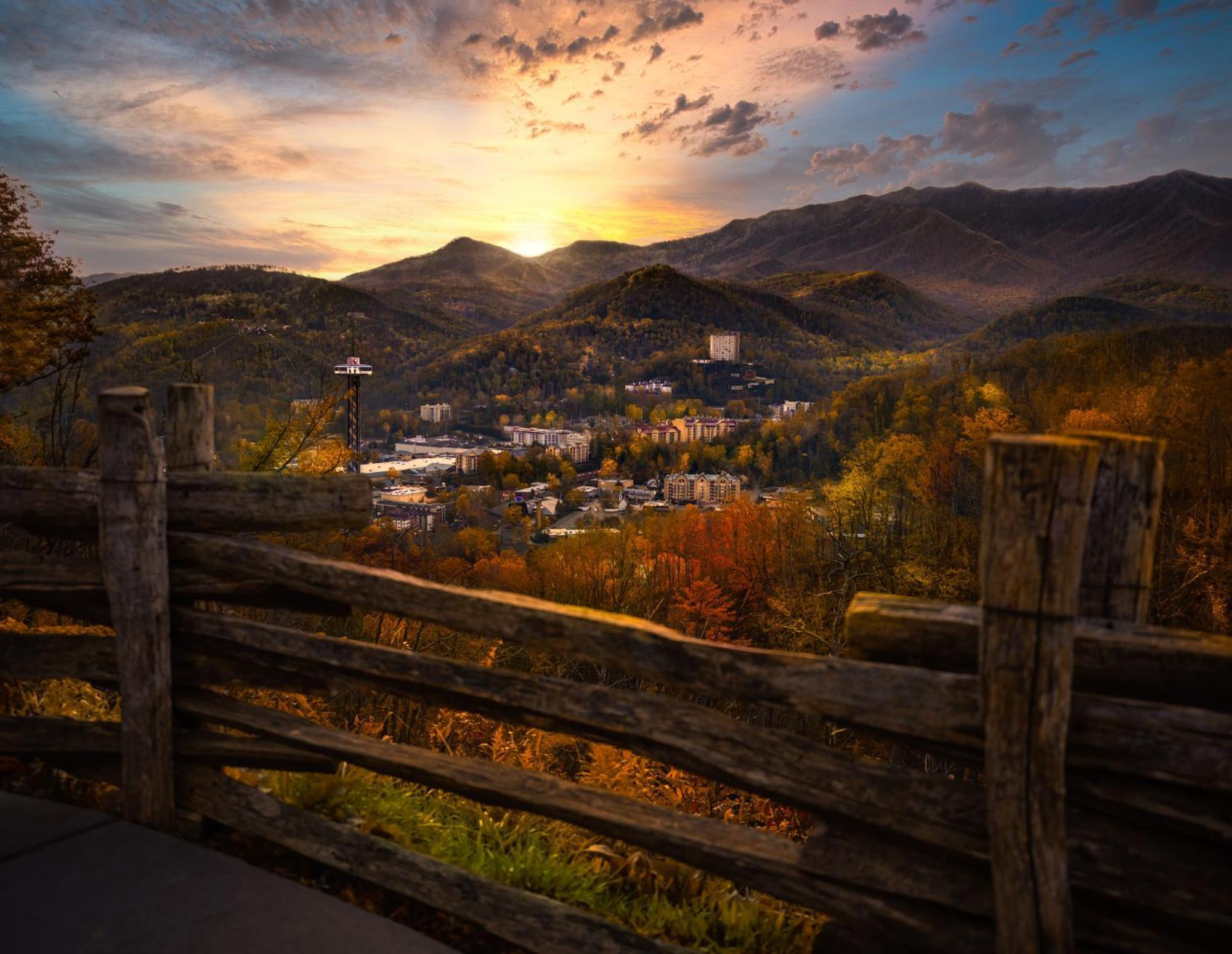 Whispering Winds, Hot Tub, Game Room, Wifi, 1089 Free Tickets Each Paid Day, Dollywood And Chalet Gatlinburg