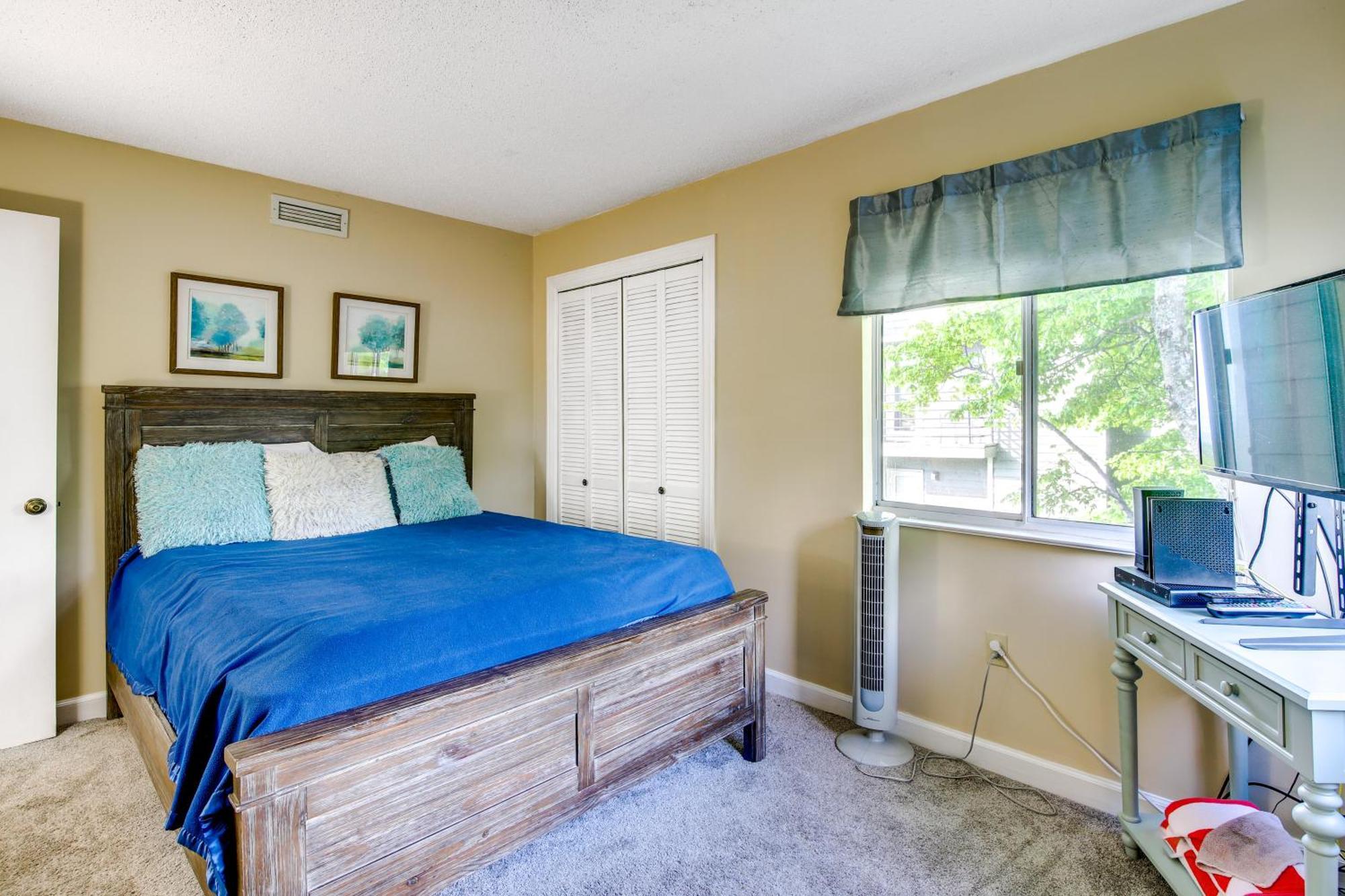 Mountaintop With Balcony And Views! Apartment *