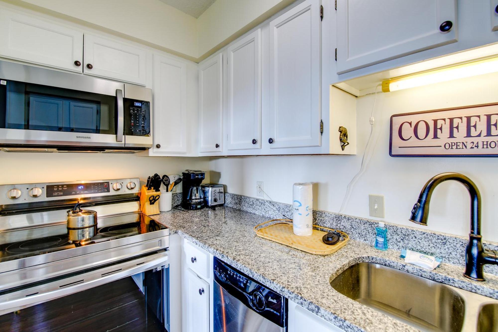 Mountaintop With Balcony And Views! Gatlinburg