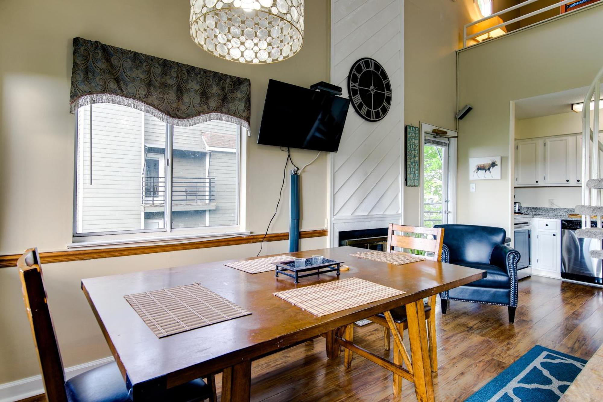 Mountaintop With Balcony And Views! * Gatlinburg