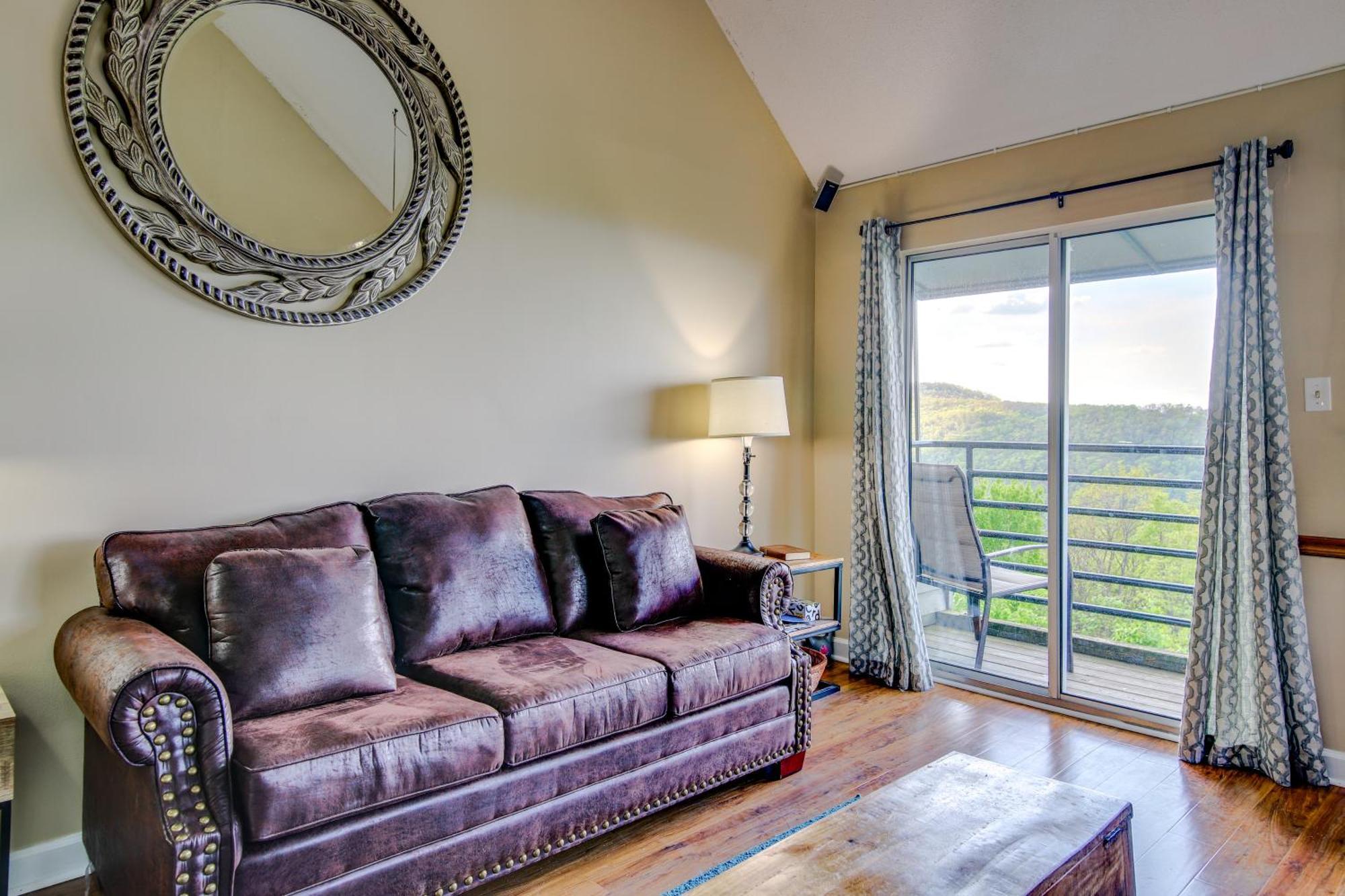 Apartment Mountaintop With Balcony And Views! Gatlinburg