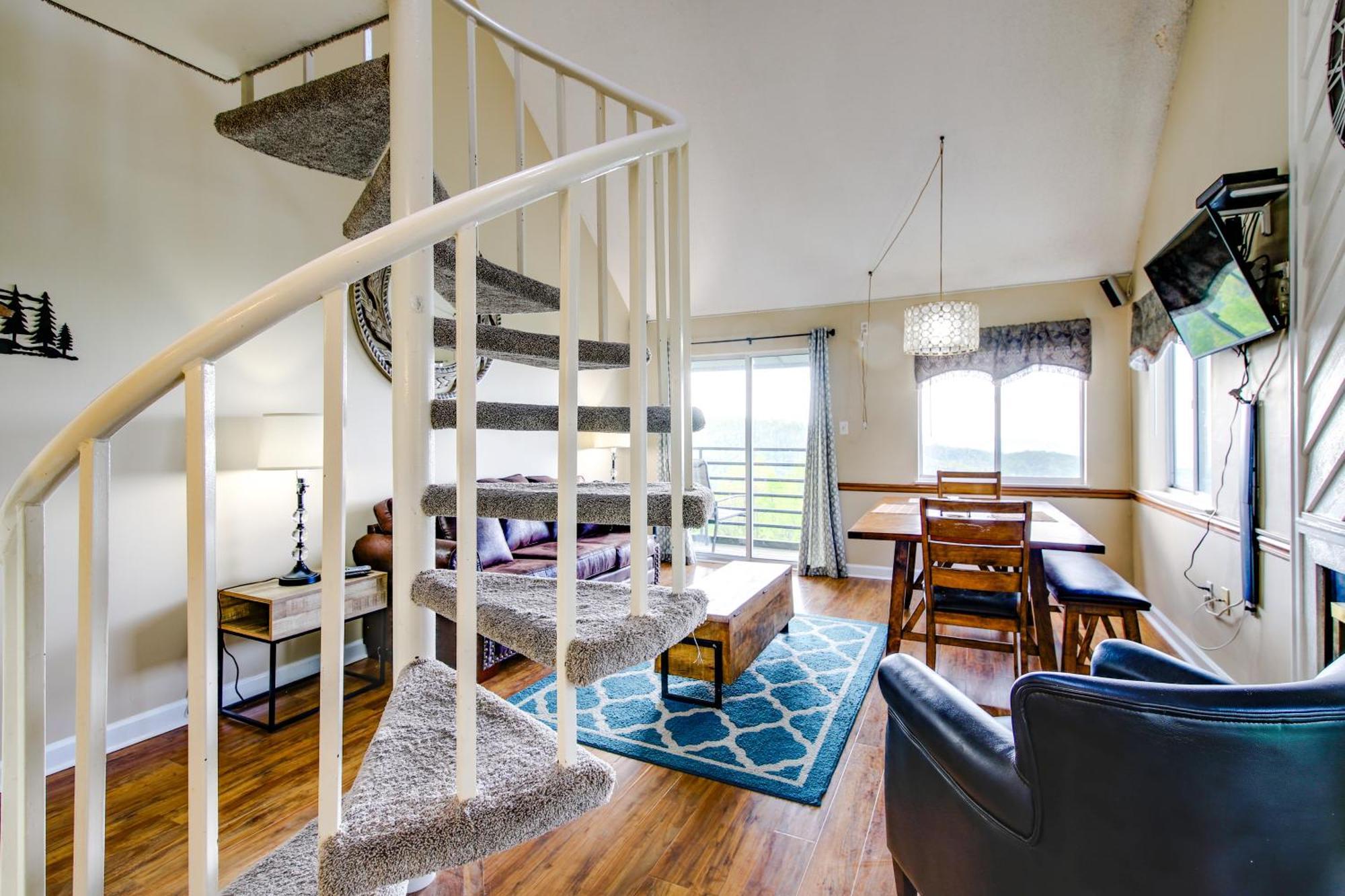 Apartment Mountaintop With Balcony And Views! *