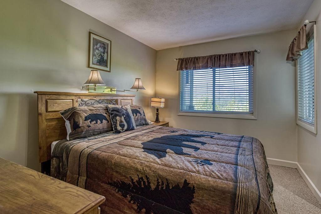 Mountain Escape, Pool, 1089 Free Tickets Each Paid Day, Dollywood And More, Mountain Views Holiday home Gatlinburg