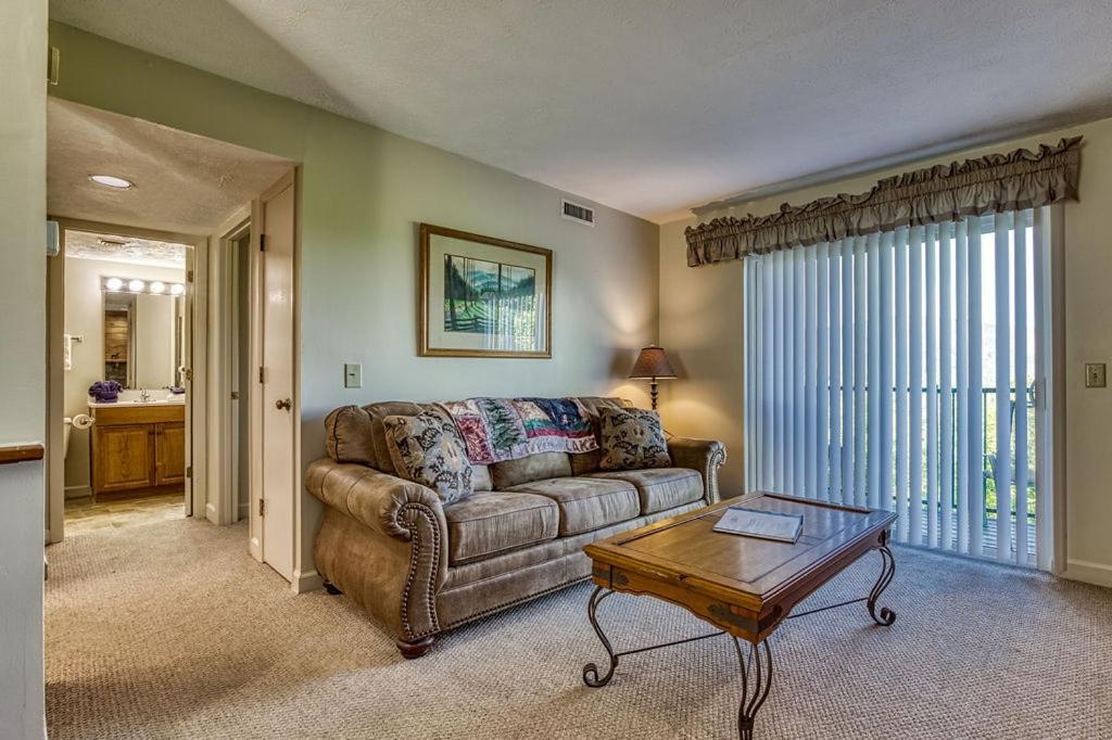 Holiday home Mountain Escape, Pool, 1089 Free Tickets Each Paid Day, Dollywood And More, Mountain Views