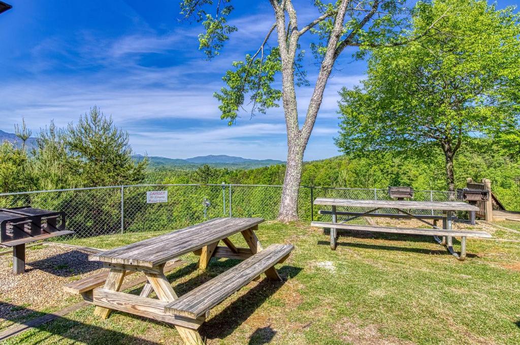 Mountain Escape, Pool, 1089 Free Tickets Each Paid Day, Dollywood And More, Mountain Views Gatlinburg