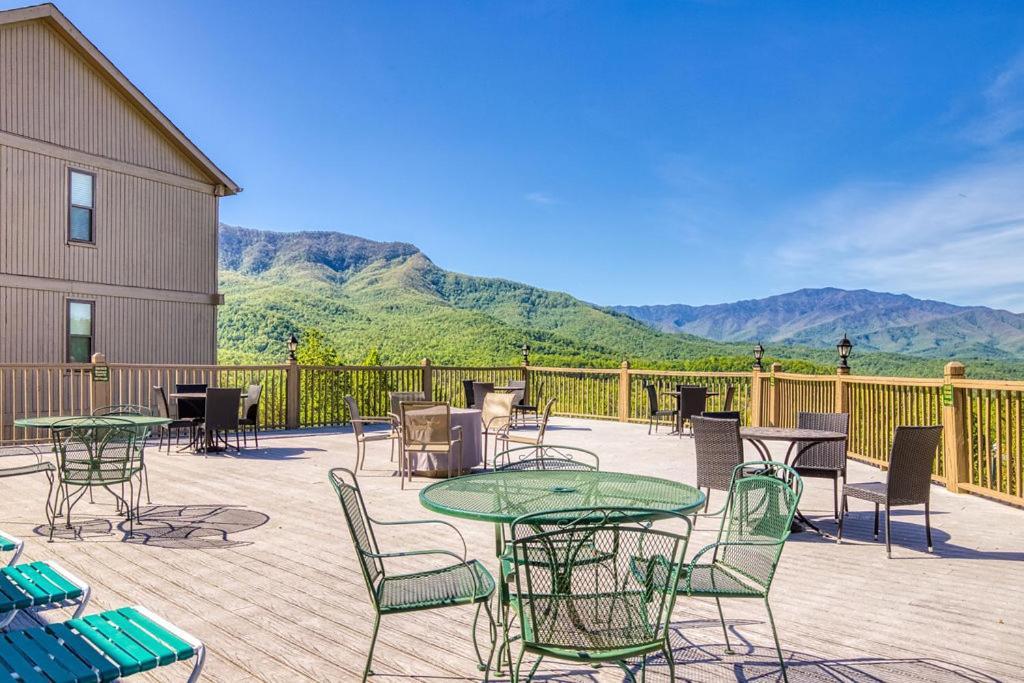 Mountain Escape, Pool, 1089 Free Tickets Each Paid Day, Dollywood And More, Mountain Views * Gatlinburg