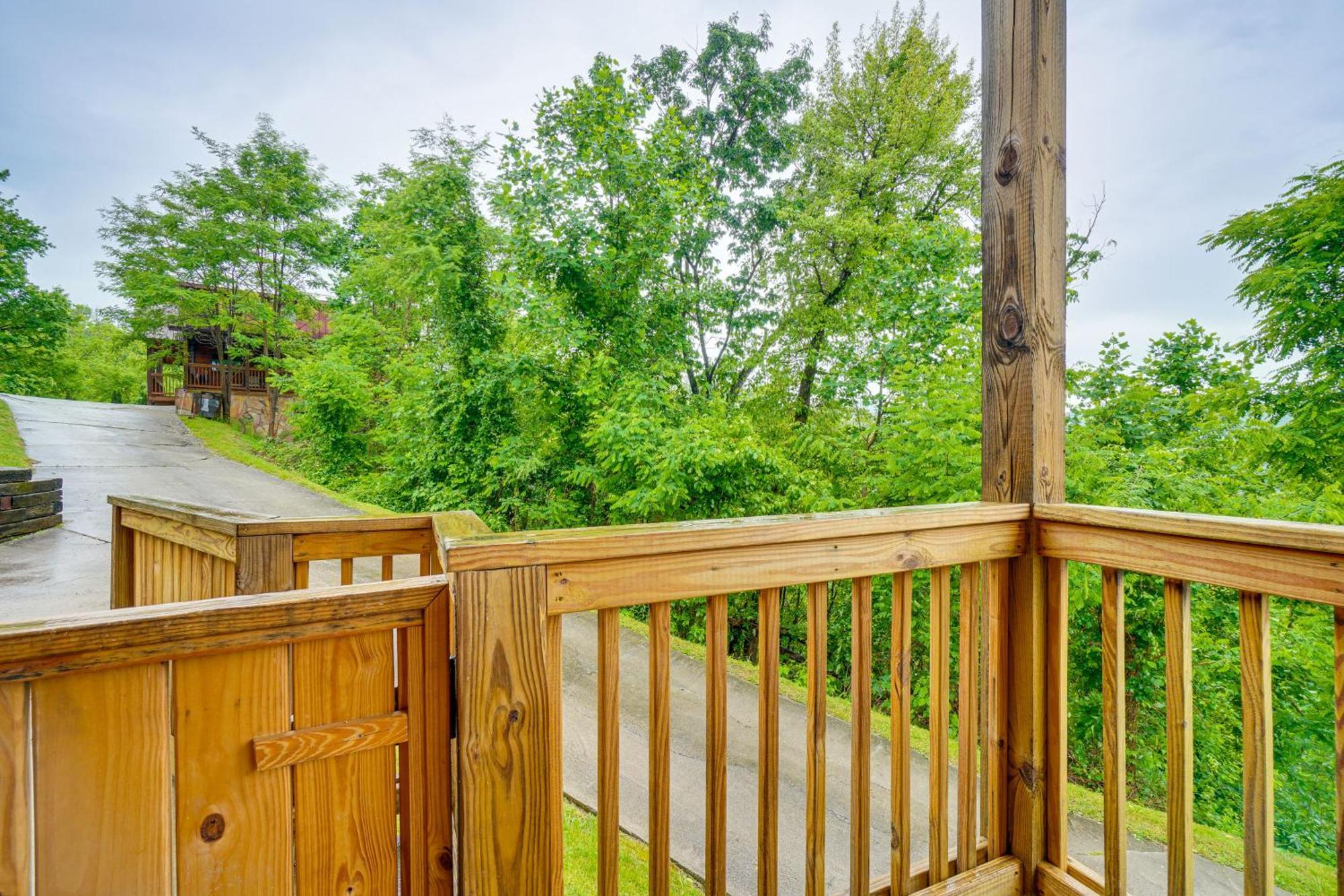 Holiday home In The Clouds With Hot Tub And Views! Gatlinburg