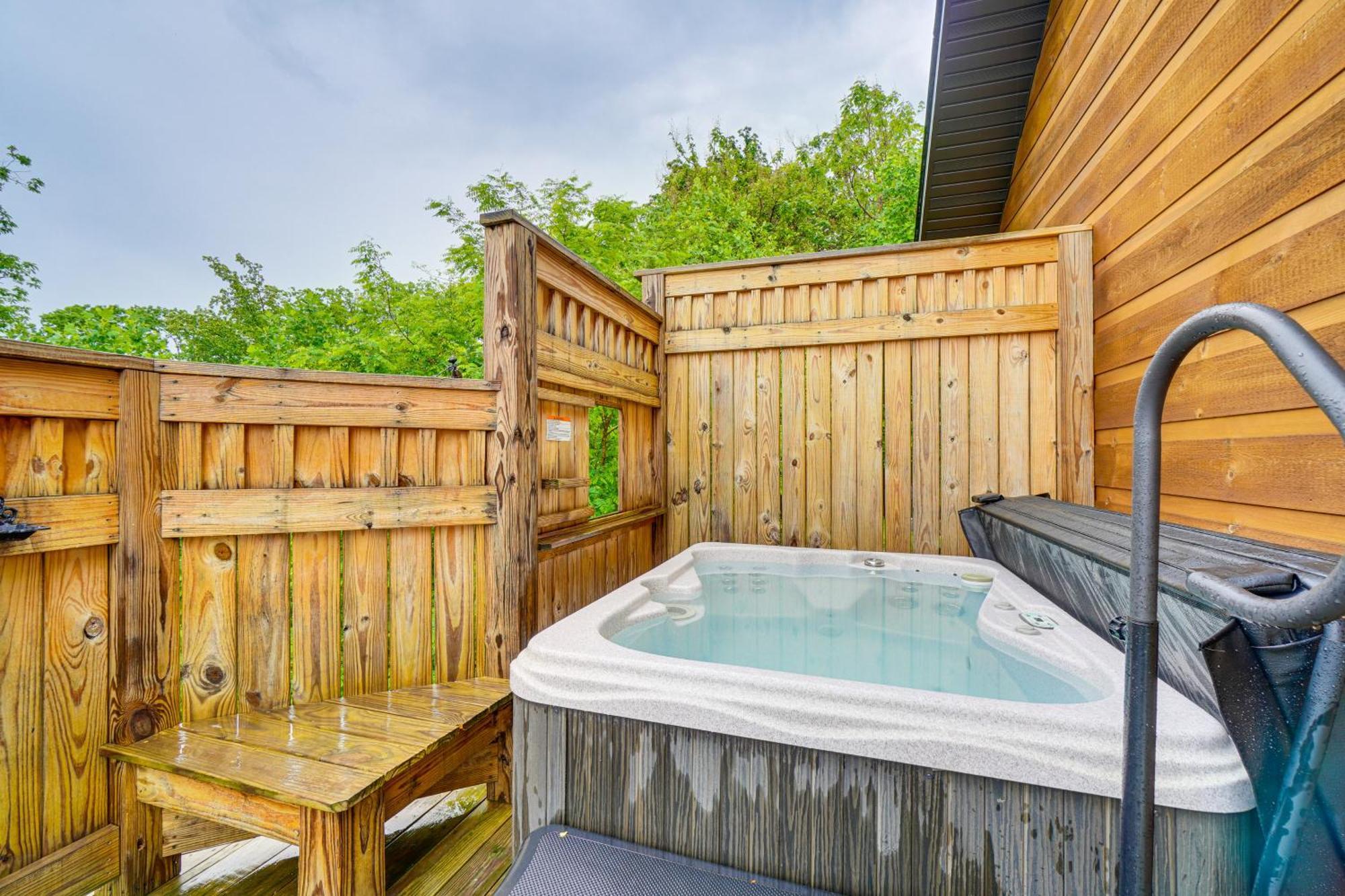In The Clouds With Hot Tub And Views! * Gatlinburg