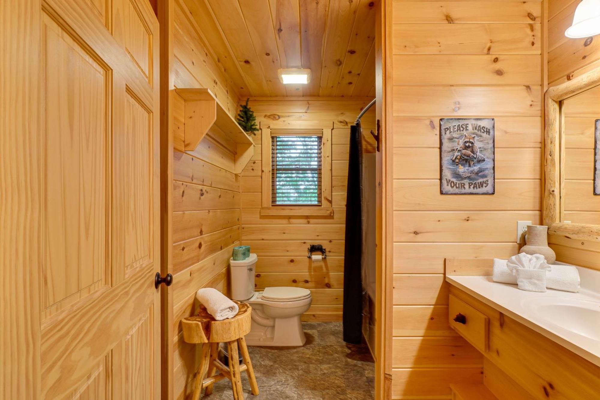 In The Clouds With Hot Tub And Views! Holiday home Gatlinburg