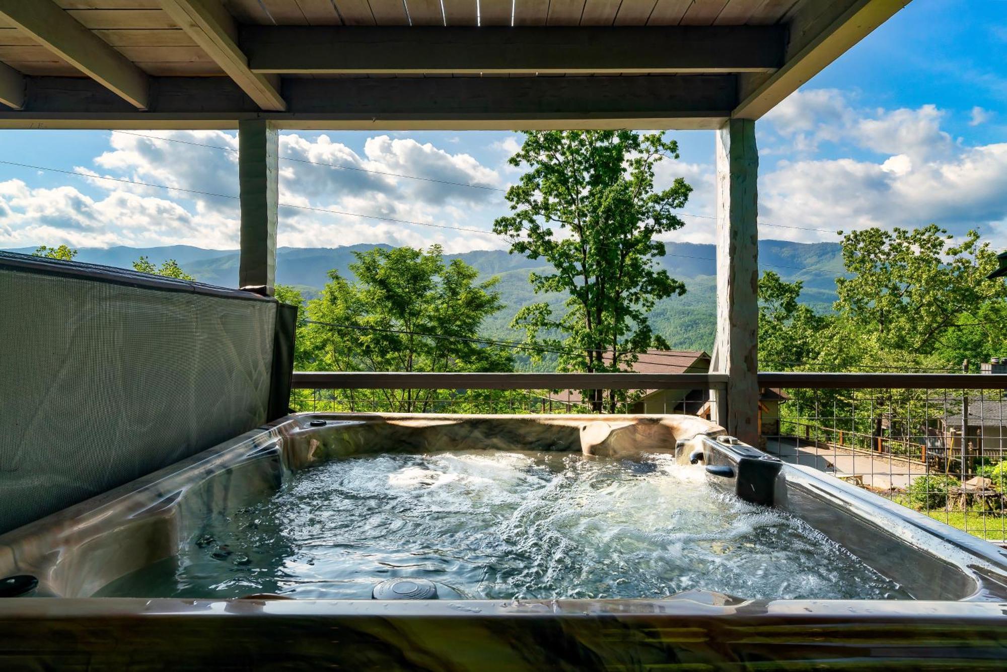 3 Pools! Fire Pit! Hot Tub! Nerf Gun Wall! Arcade! Ping Pong! Pickleball! *