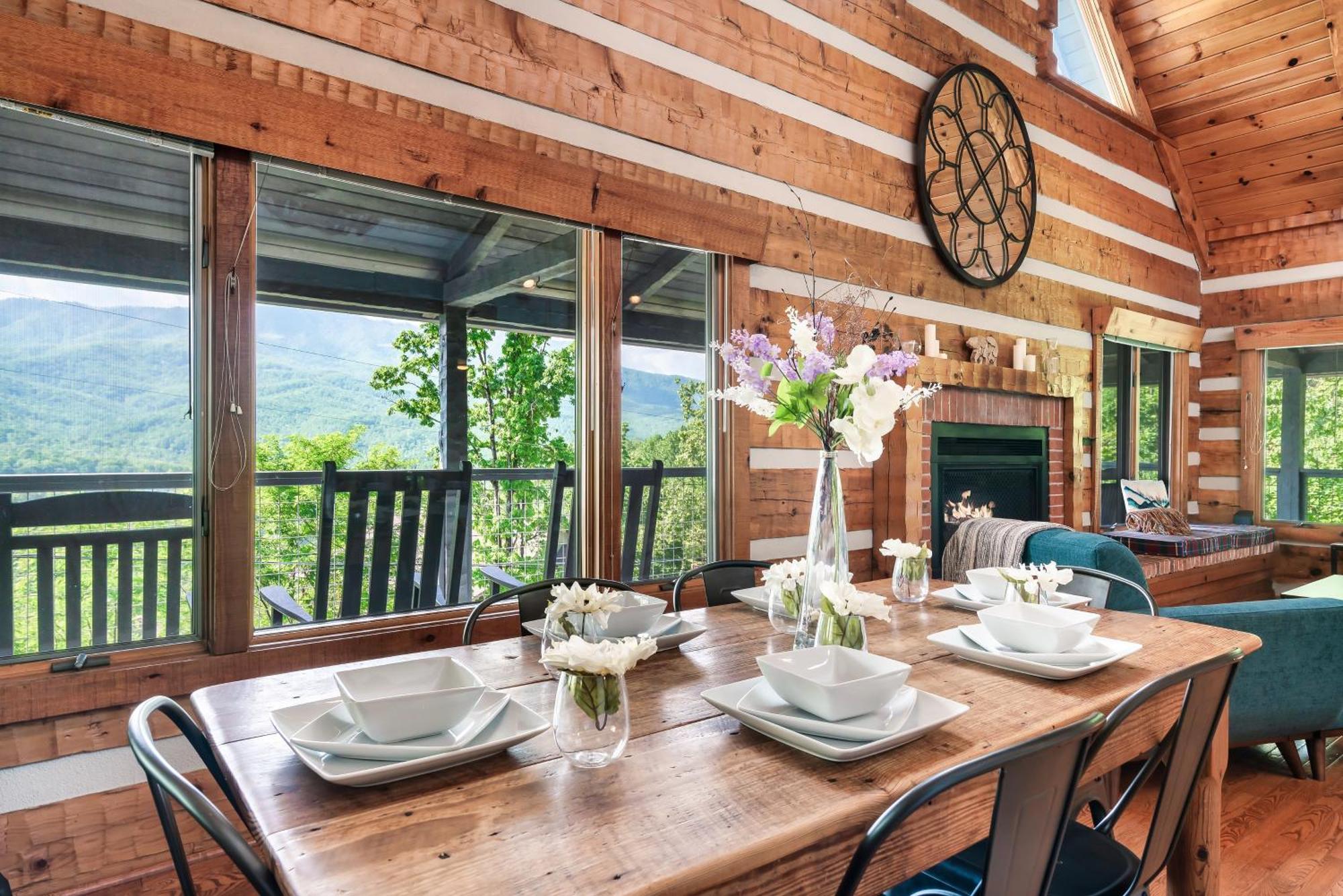 Holiday home 3 Pools! Fire Pit! Hot Tub! Nerf Gun Wall! Arcade! Ping Pong! Pickleball!