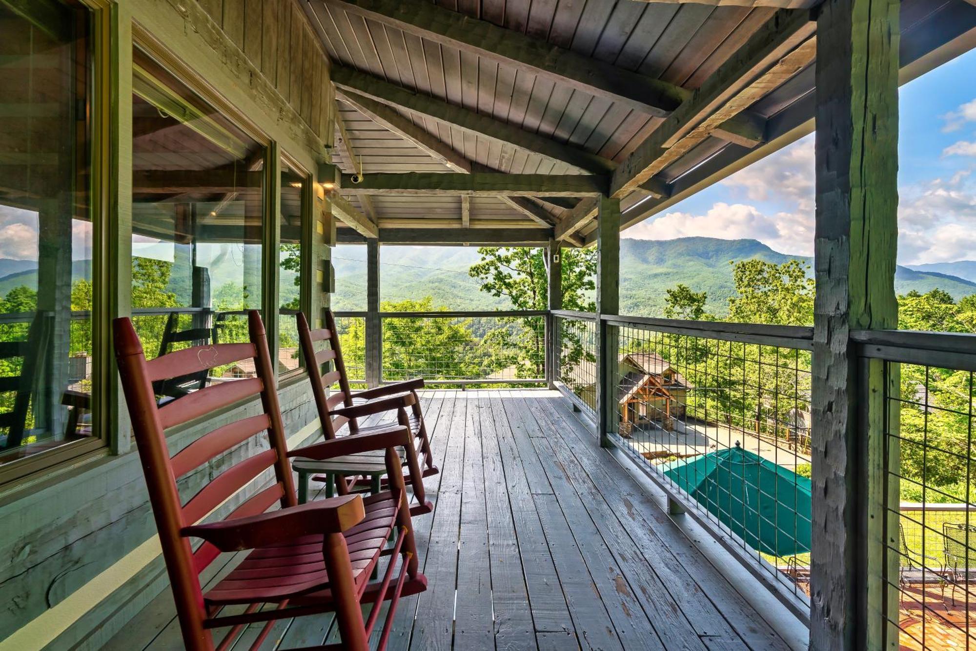 3 Pools! Fire Pit! Hot Tub! Nerf Gun Wall! Arcade! Ping Pong! Pickleball! Holiday home Gatlinburg