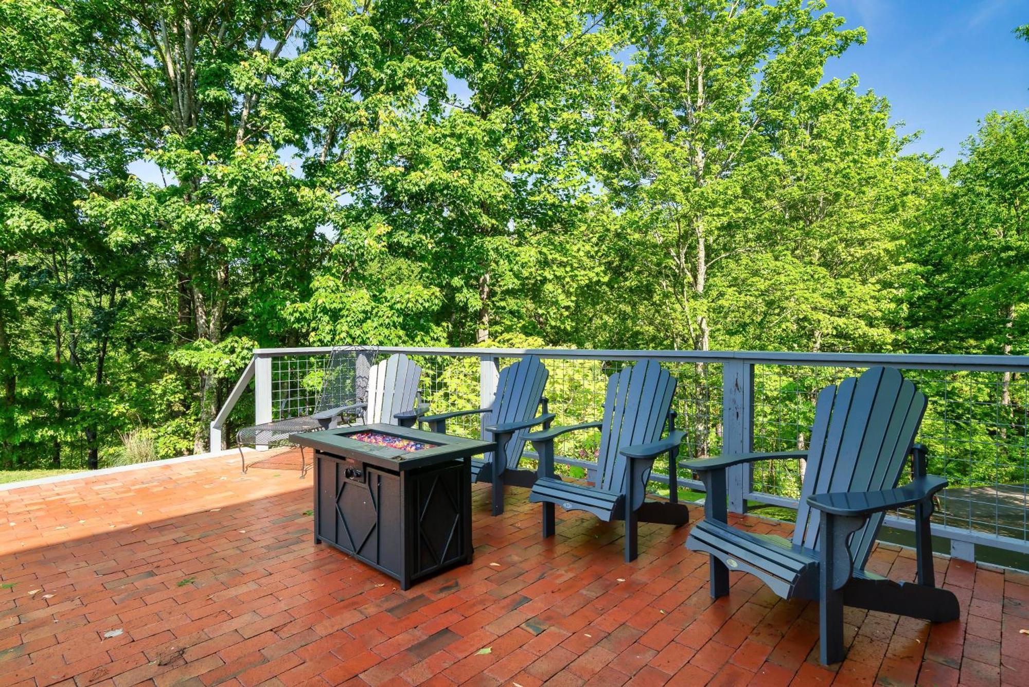 3 Pools! Fire Pit! Hot Tub! Nerf Gun Wall! Arcade! Ping Pong! Pickleball! *