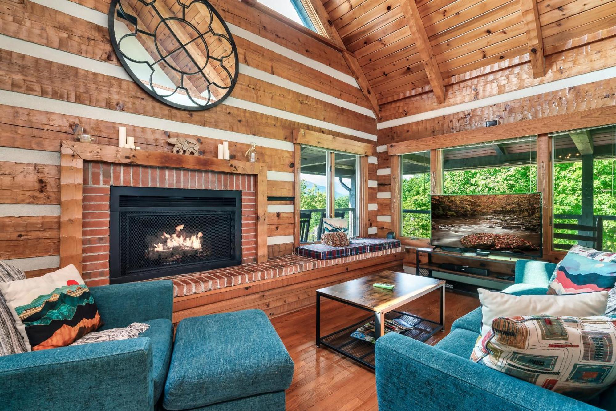 3 Pools! Fire Pit! Hot Tub! Nerf Gun Wall! Arcade! Ping Pong! Pickleball! * Gatlinburg