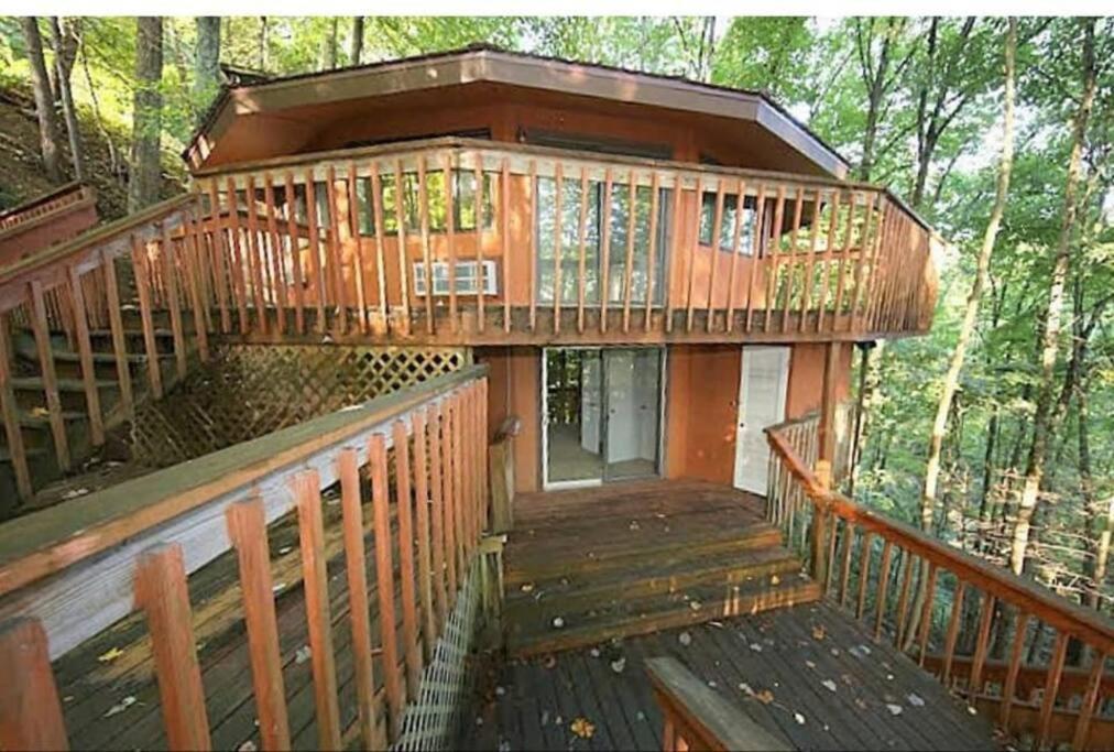 Secluded, Treehouse! Holiday home