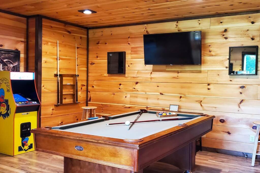 Holiday home Mtview Close To Pkwy Slps 10 3bd-3ba Game *