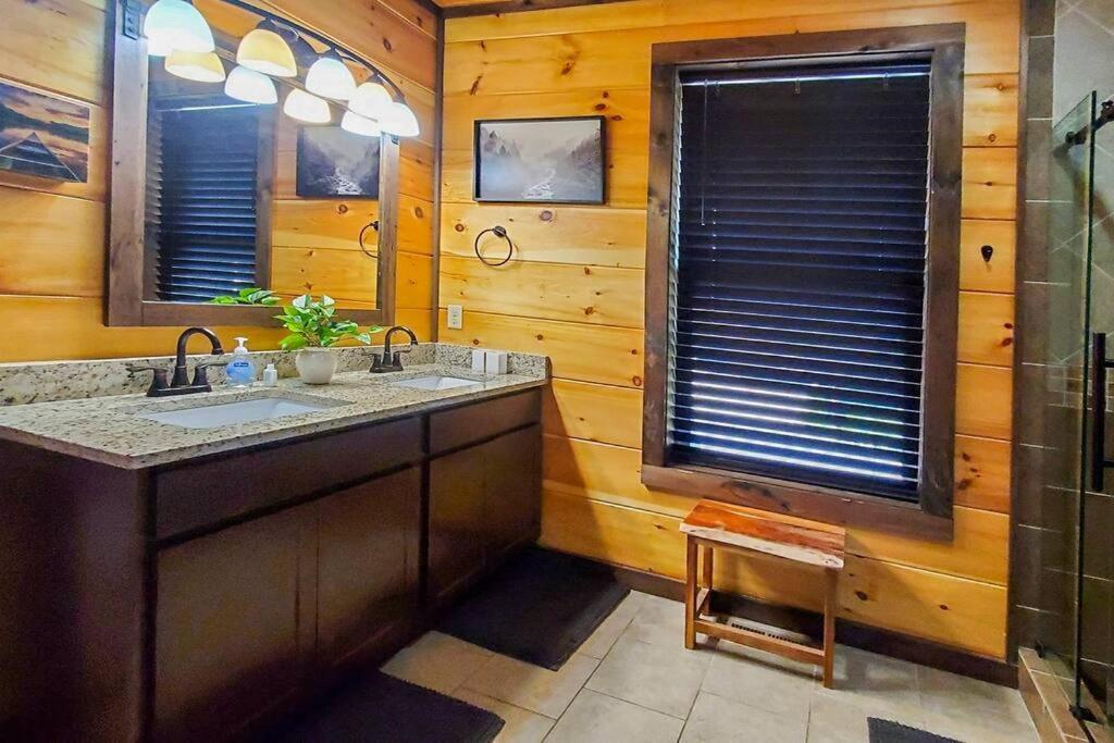 Mtview Close To Pkwy Slps 10 3bd-3ba Game *