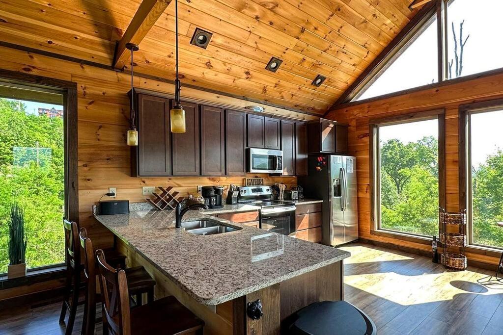 Mtview Close To Pkwy Slps 10 3bd-3ba Game Holiday home