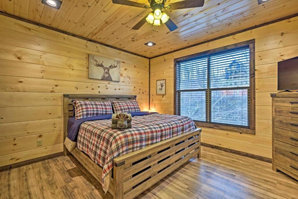 Holiday home Mtview Close To Pkwy Slps 10 3bd-3ba Game