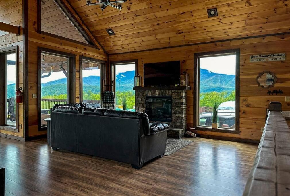 Holiday home Mtview Close To Pkwy Slps 10 3bd-3ba Game Gatlinburg