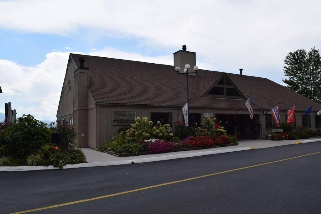 Eagles View, Luxury Living Amazing Mtn Views! Indoor Pool & Apartment Gatlinburg