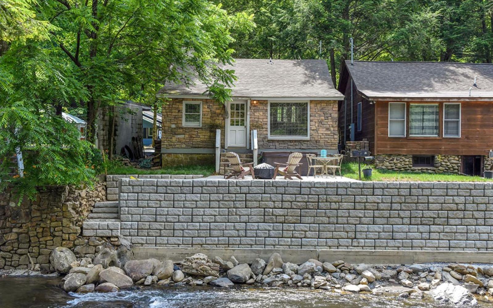Villa River Romance