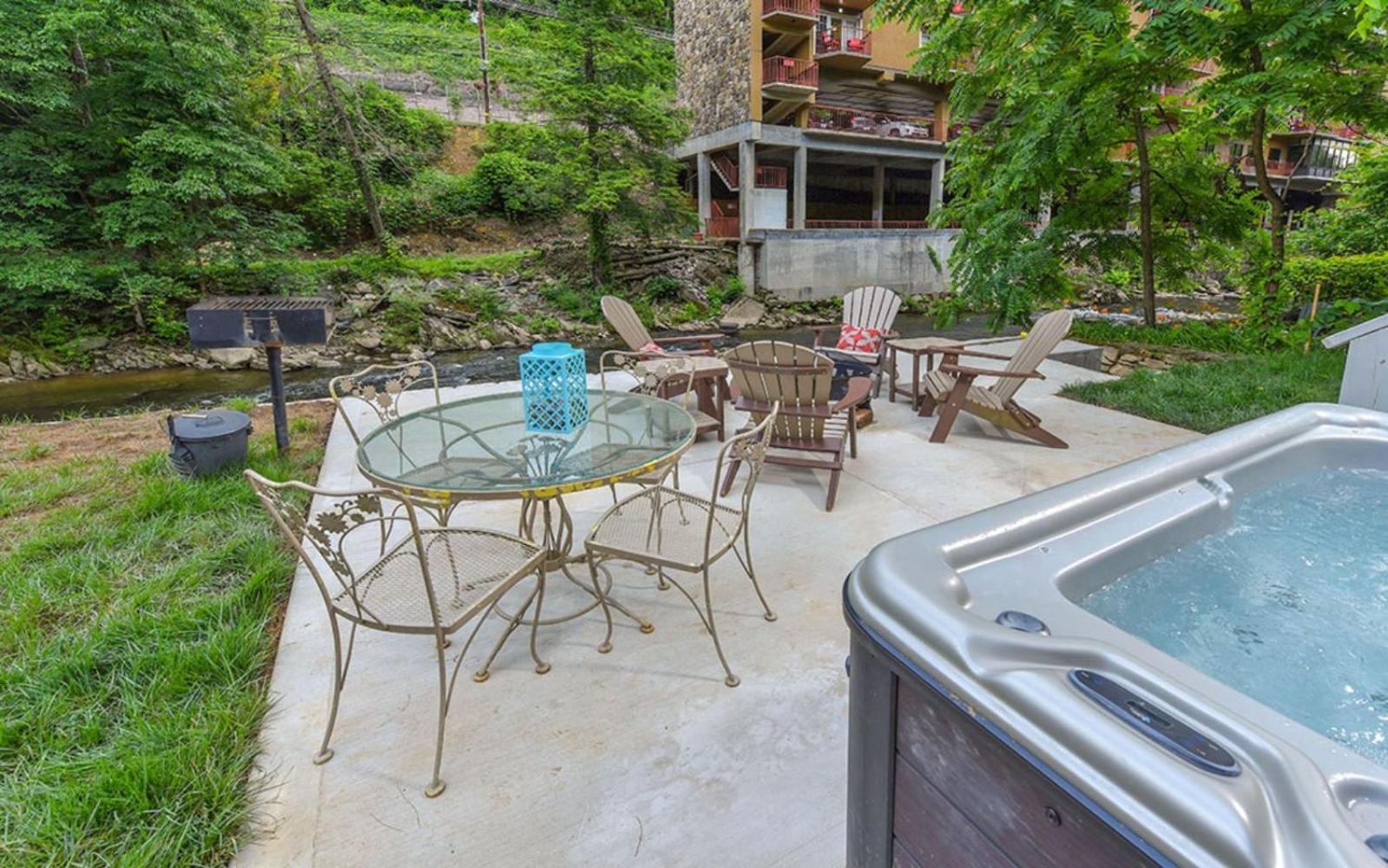 Villa River Romance