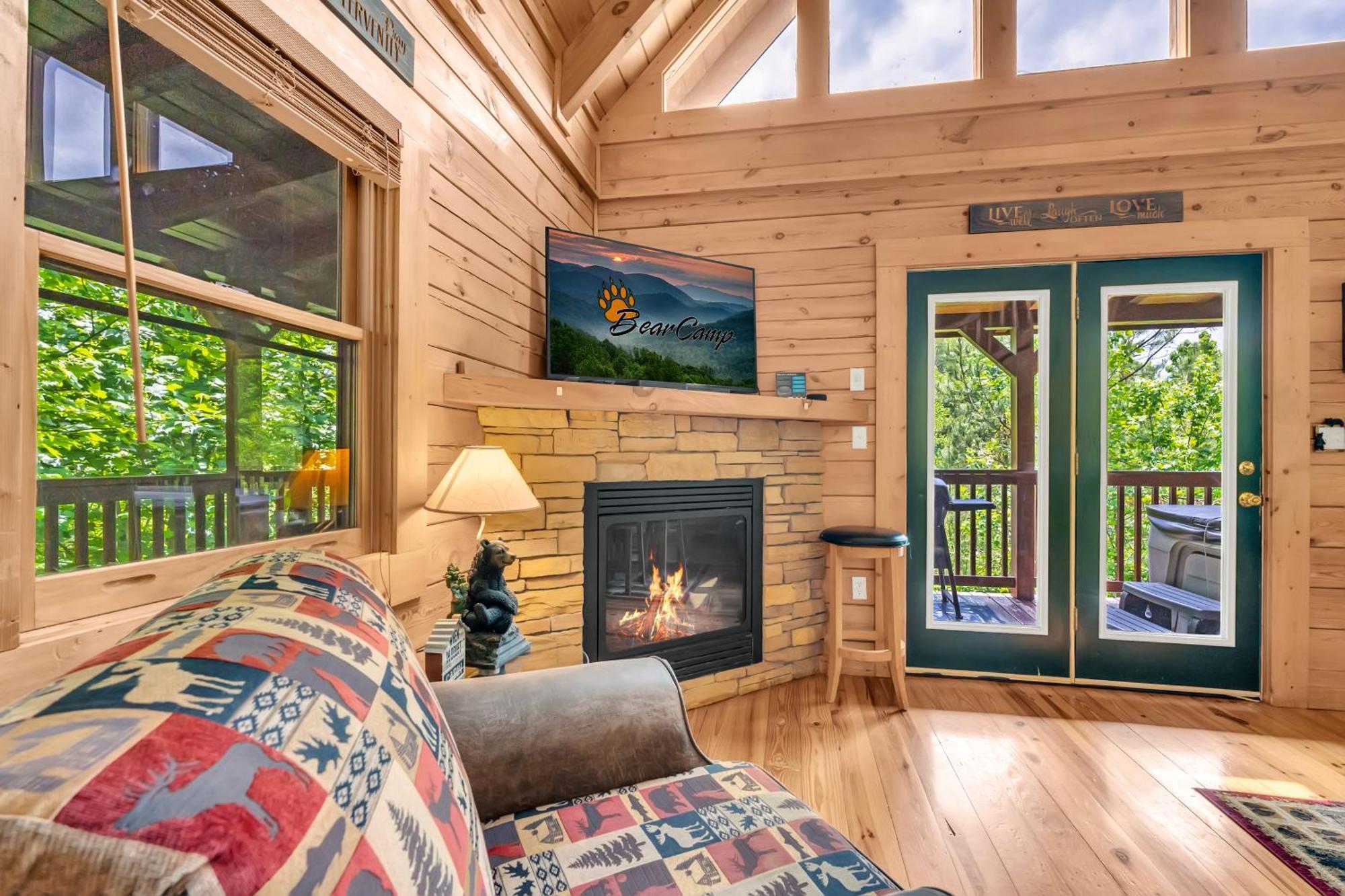 American Honey - Hot Tub, 1089 Of Free Attraction Tickets For Each Paid Day, Dollywood And More! *