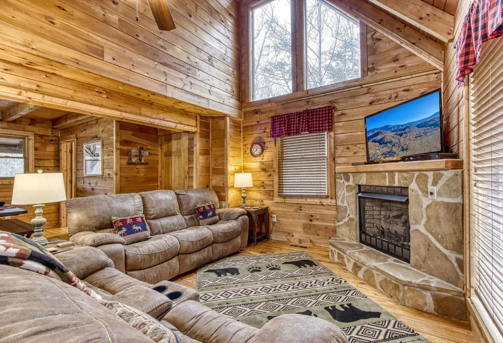 Bucky's Bungalow, Hot Tub, 1089 Of Free Attraction Tickets For Each Paid Day, Dollywood And More! Holiday home