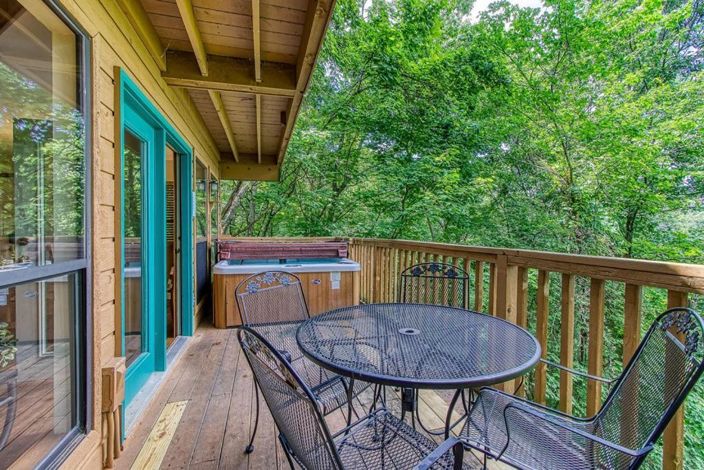 Chalet Serenity Heights, Amazing Views, Hot Tub Pool Access, 1089 Free Tickets Each Paid Day, Dollywood *