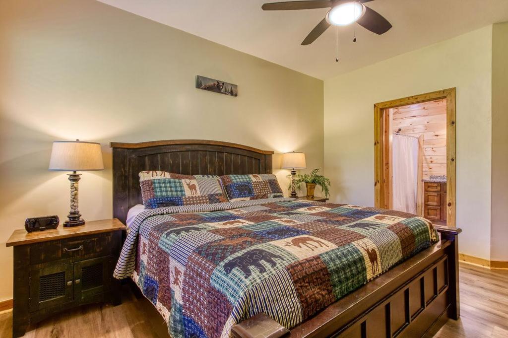 Holiday home View Chalet, Hot Tub, 1089 Of Free Attraction Tickets For Each Paid Day, Dollywood And More!