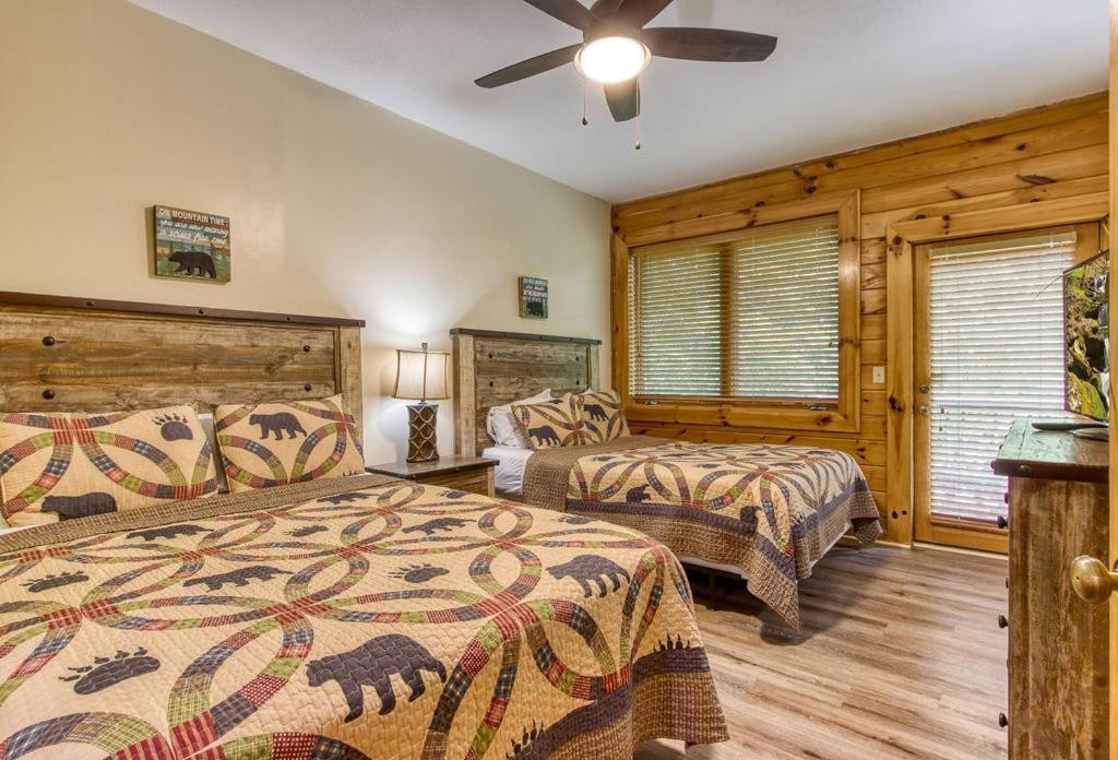 View Chalet, Hot Tub, 1089 Of Free Attraction Tickets For Each Paid Day, Dollywood And More! Holiday home Gatlinburg