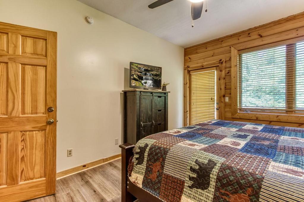 Holiday home View Chalet, Hot Tub, 1089 Of Free Attraction Tickets For Each Paid Day, Dollywood And More! *