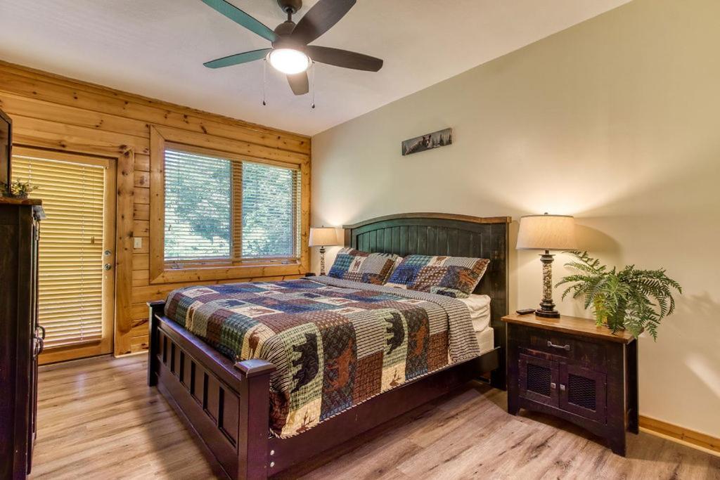 Holiday home View Chalet, Hot Tub, 1089 Of Free Attraction Tickets For Each Paid Day, Dollywood And More! Gatlinburg