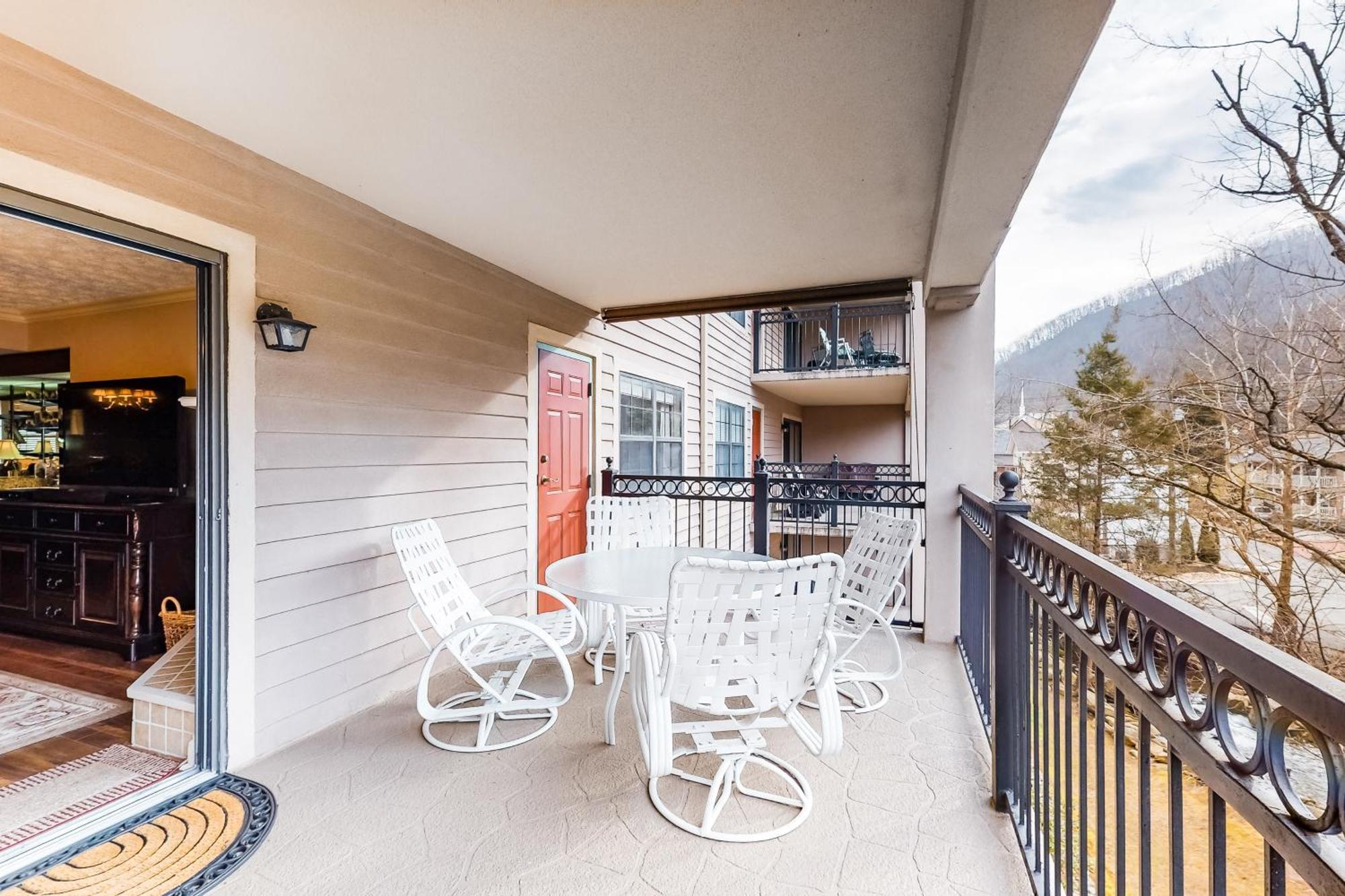 Holiday home Riverside Escape & Roaring Romance Gatlinburg