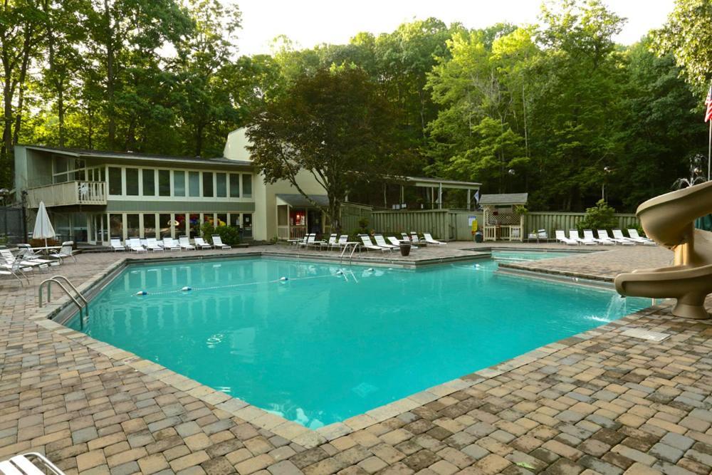 Daya, Hot Tub, Pool Table, 1089 Of Free Attraction Tickets For Each Paid Day, Dollywood And More!