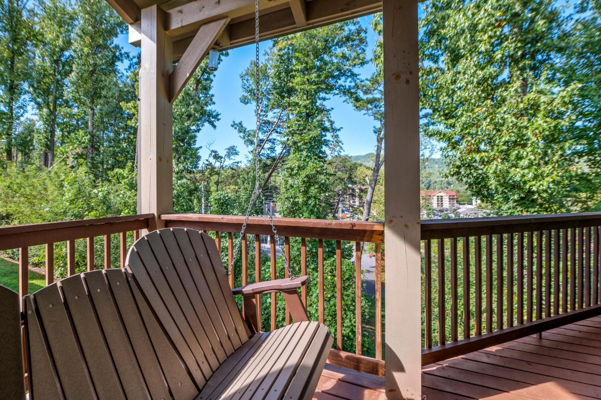 The Great Maple Retreat By Stony Brook * Gatlinburg