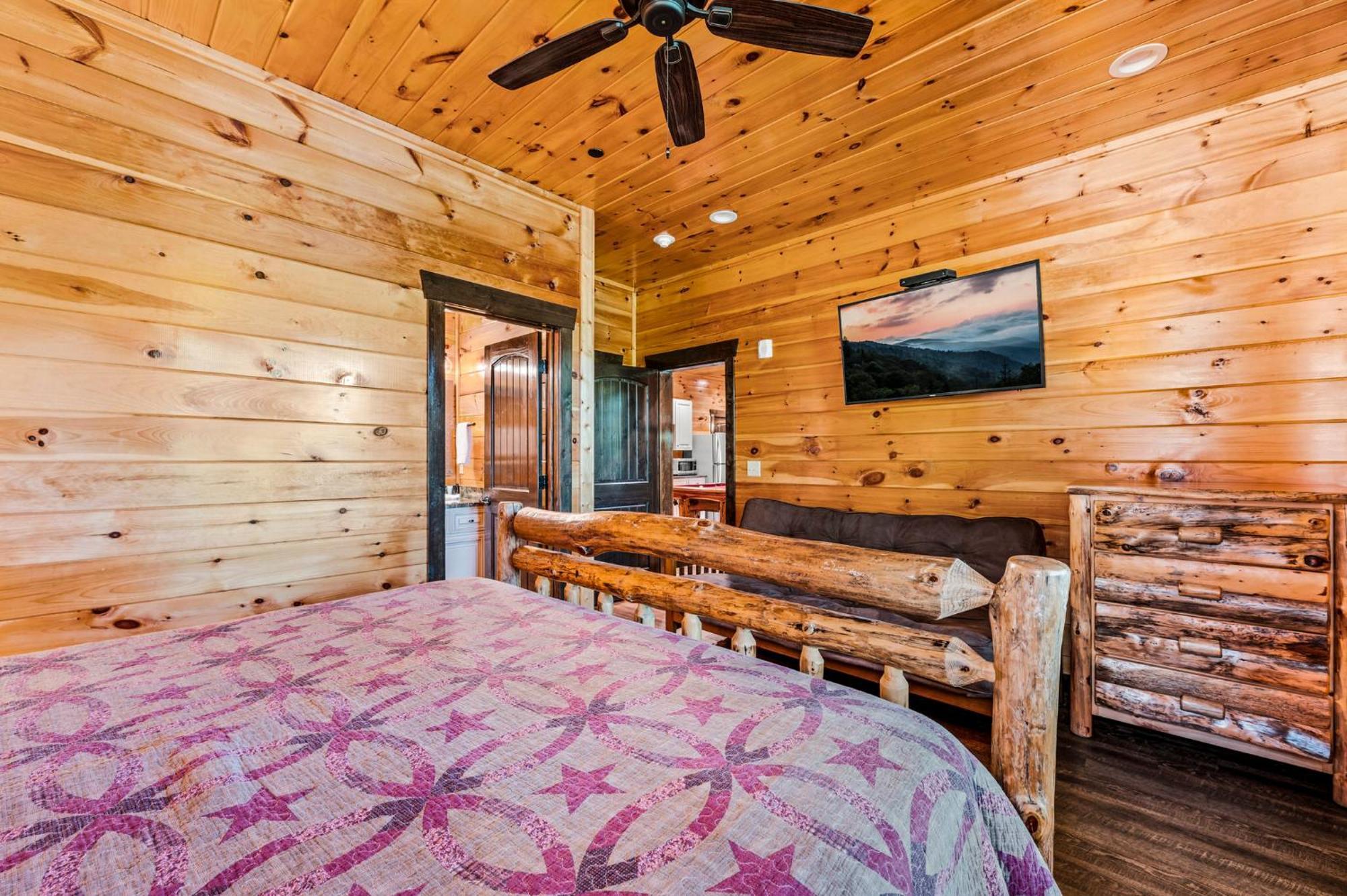 The Great Maple Retreat By Stony Brook * Gatlinburg