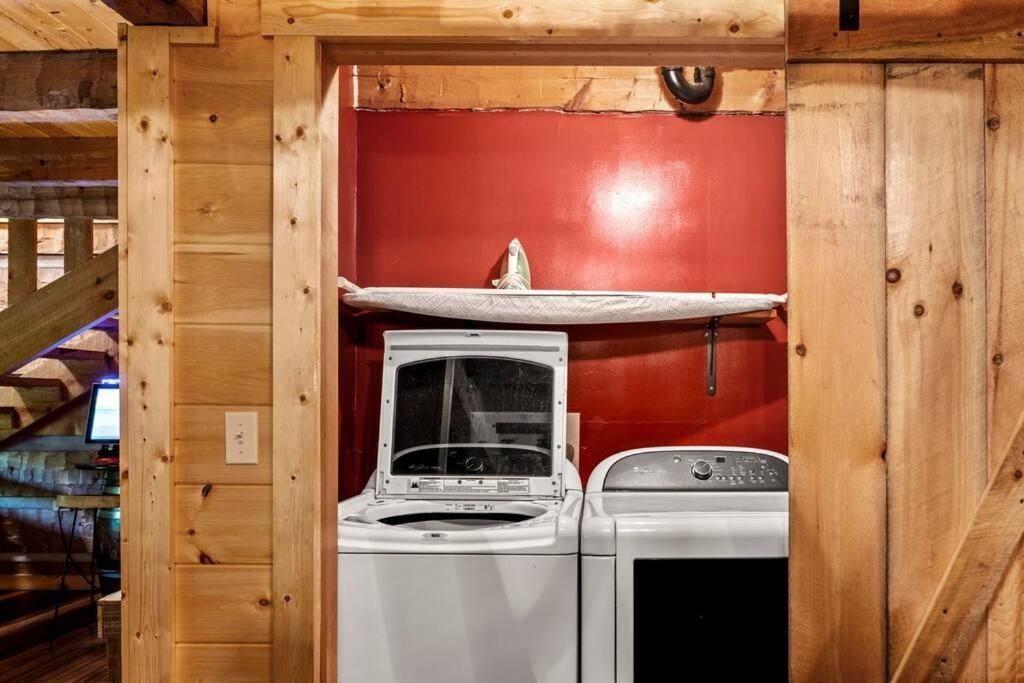 Luxury Cabin-amazing Location-arcade-firepit-pool * Gatlinburg