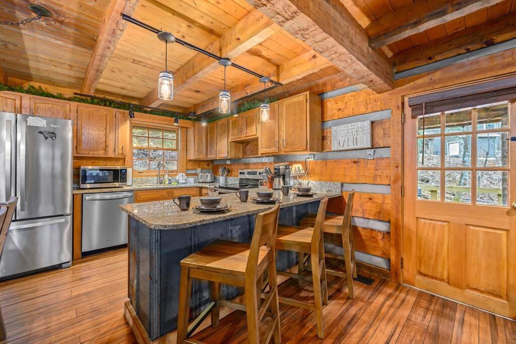 Luxury Cabin-amazing Location-arcade-firepit-pool Holiday home