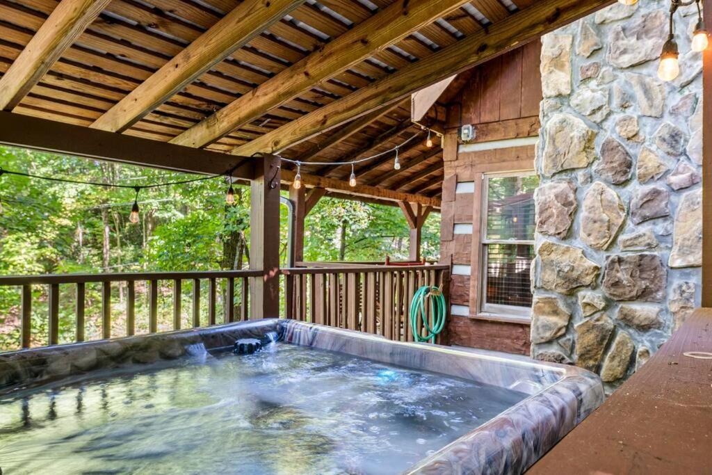 Luxury Cabin-amazing Location-arcade-firepit-pool Holiday home