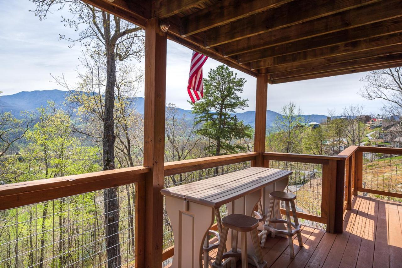 Black Bear Lookout By Stony Brook * Gatlinburg