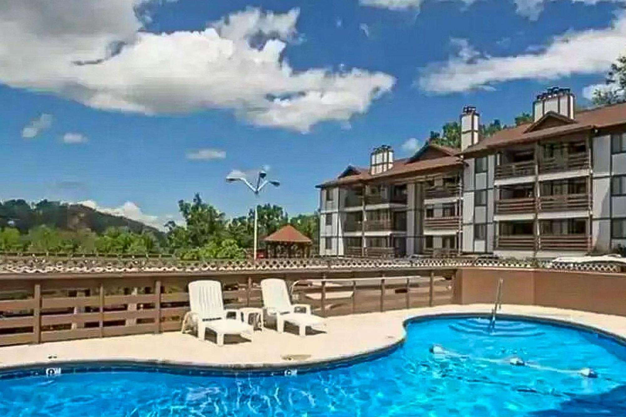 A Beary Wonderful Life - 208 * Gatlinburg