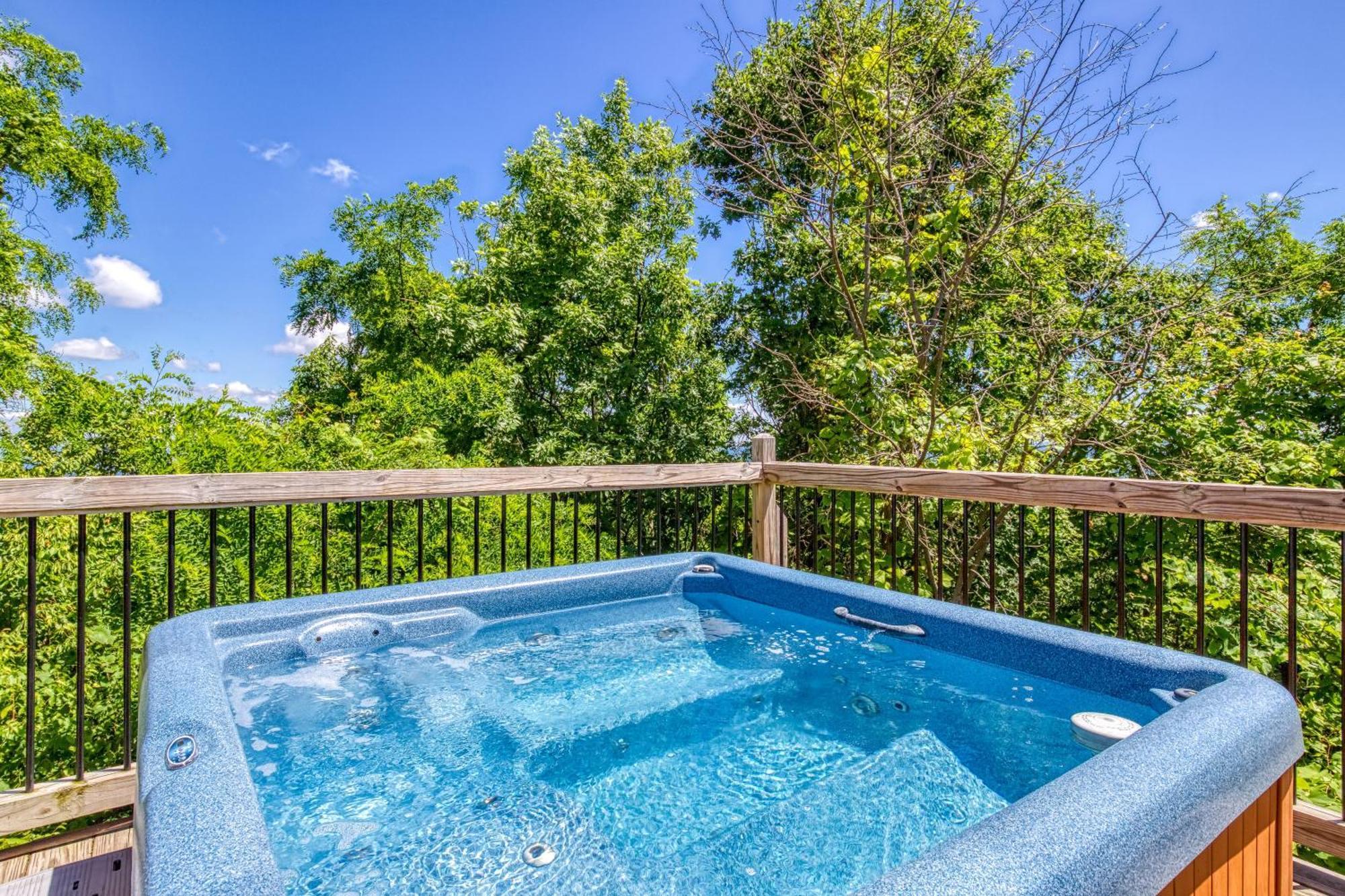View Chalet, Hot Tub, 1089 Of Free Attraction Tickets For Each Paid Day, Dollywood And More! *