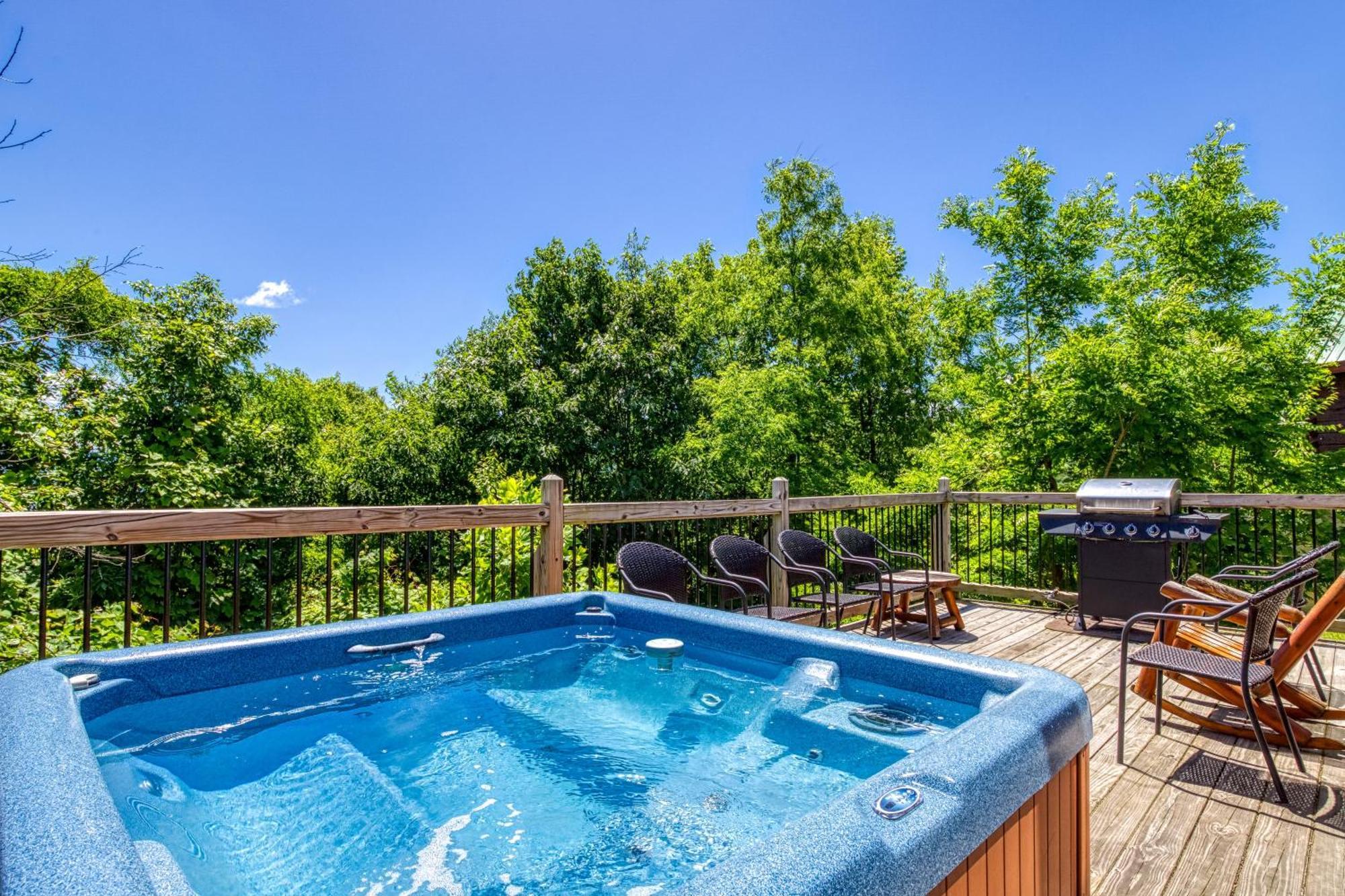 Holiday home View Chalet, Hot Tub, 1089 Of Free Attraction Tickets For Each Paid Day, Dollywood And More!