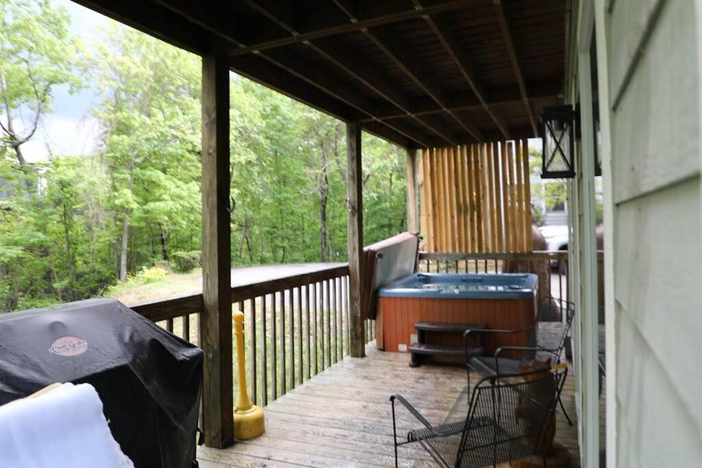 3 Pools, Pool Table, Hot Tub, Arcade! *