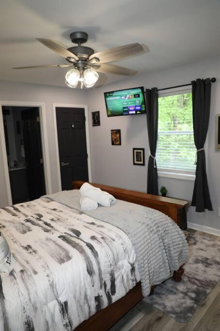 Holiday home 3 Pools, Pool Table, Hot Tub, Arcade! *