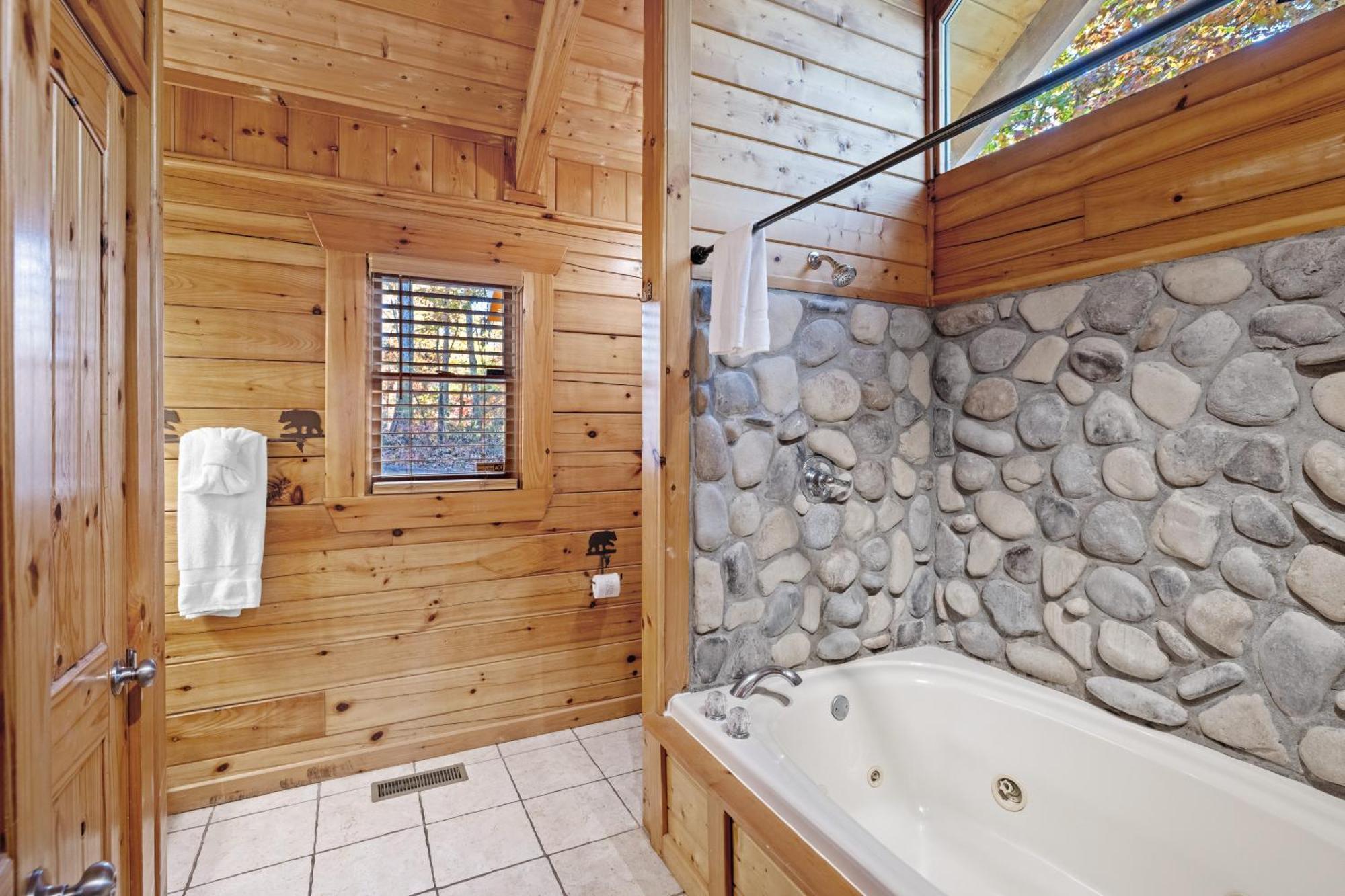 Moonlight Obsession A Dog Friendly 2 Bd 2 Bath Log Located 5 Miles From Downtown Holiday home Gatlinburg
